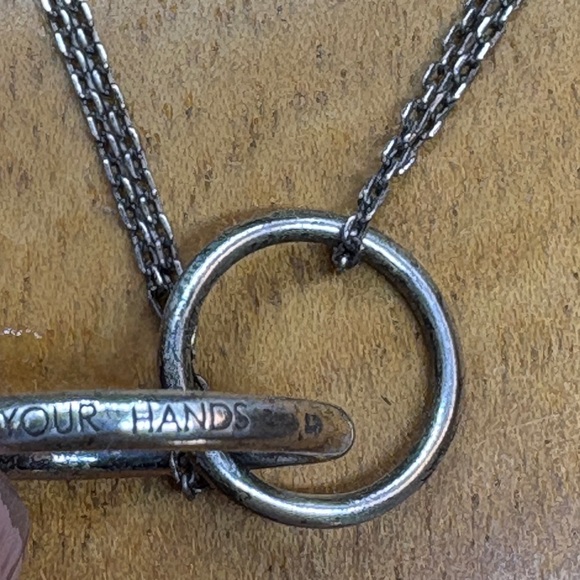 Silver Interlocking Circle Necklace “Hold a true Friend with both your hands” - Picture 6 of 8